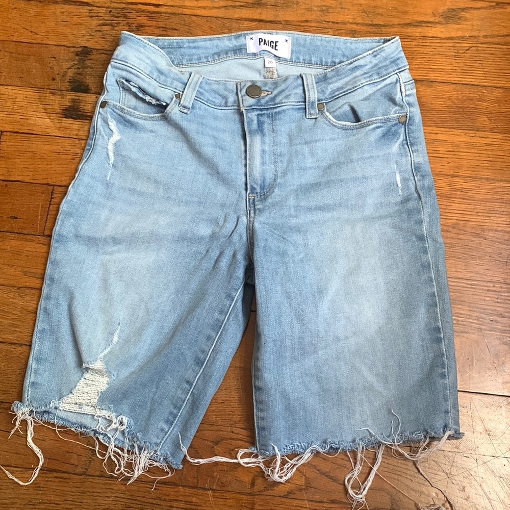 Paige denim distressed Jax knee short size 26
